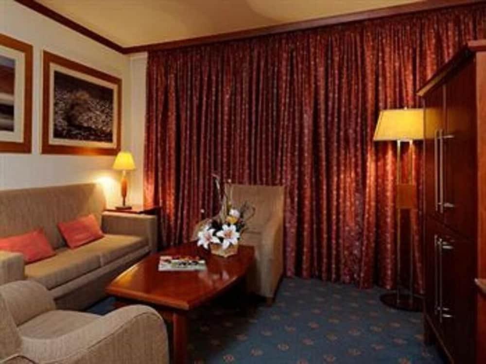 Peermont Metcourt Inn At The Grand Palm, Gaborone Bagian luar foto