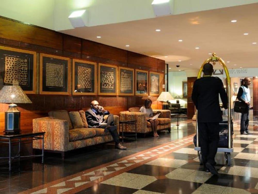 Peermont Metcourt Inn At The Grand Palm, Gaborone Bagian luar foto