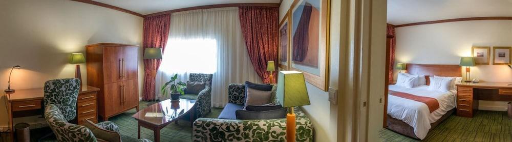 Peermont Metcourt Inn At The Grand Palm, Gaborone Bagian luar foto