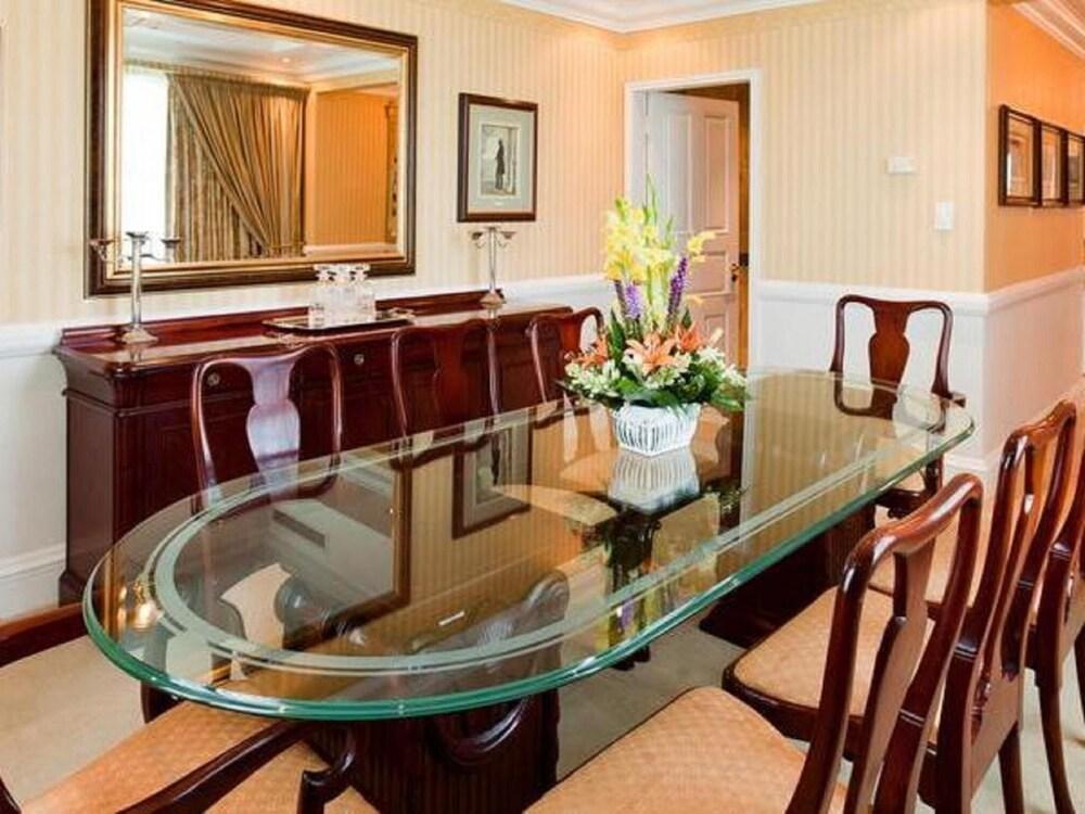 Peermont Metcourt Inn At The Grand Palm, Gaborone Bagian luar foto