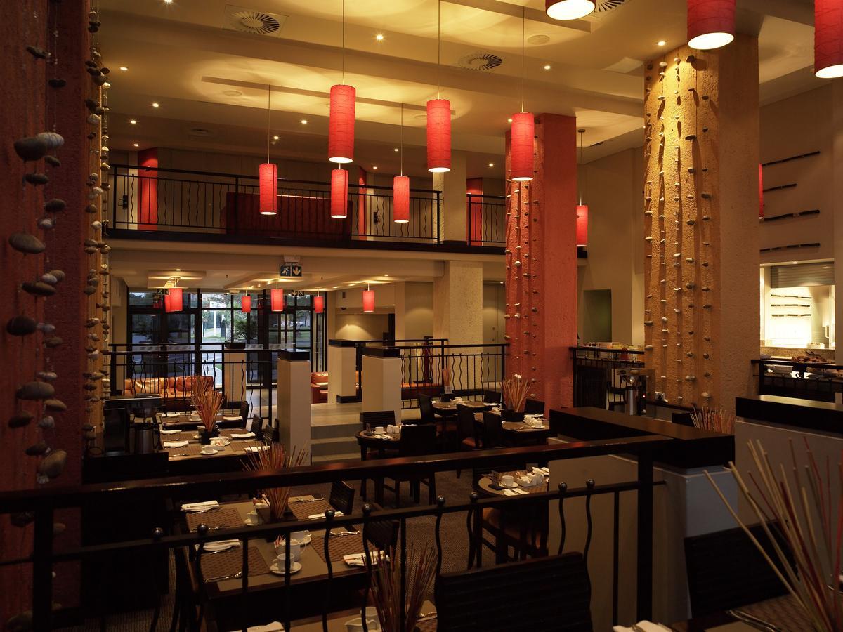 Peermont Metcourt Inn At The Grand Palm, Gaborone Bagian luar foto