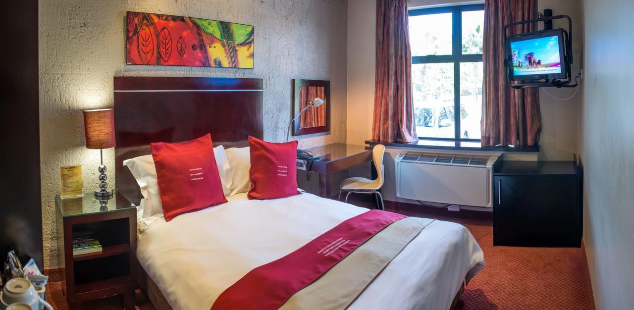 Peermont Metcourt Inn At The Grand Palm, Gaborone Bagian luar foto