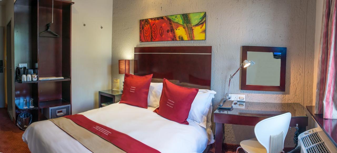 Peermont Metcourt Inn At The Grand Palm, Gaborone Bagian luar foto