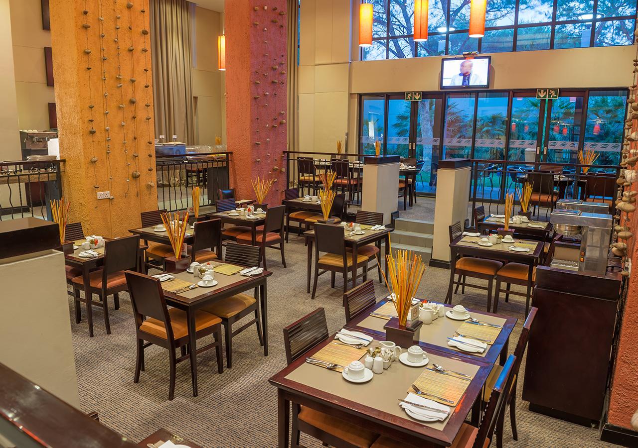 Peermont Metcourt Inn At The Grand Palm, Gaborone Bagian luar foto