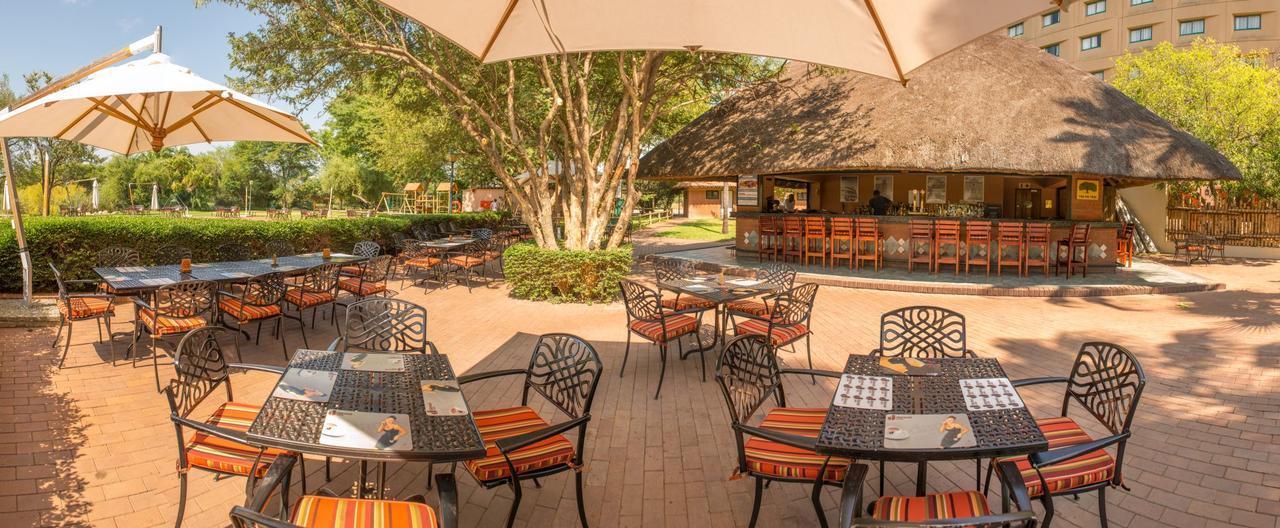 Peermont Metcourt Inn At The Grand Palm, Gaborone Bagian luar foto
